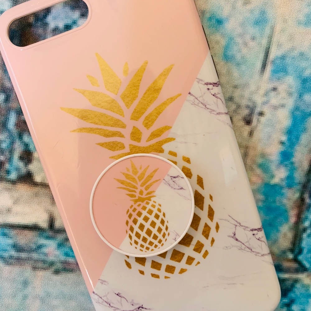 🍍 ❌SOLD❌Case and Pop Socket 🍍